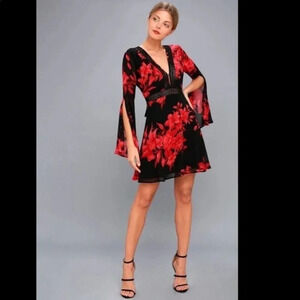 Lulu’s Feel the Love Black & Red Floral Print Bell Sleeve Size S
